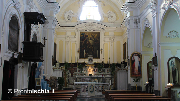 A fianco l'Arciconfraternita Santa Maria di Visitapoveri in Piazza Municipio